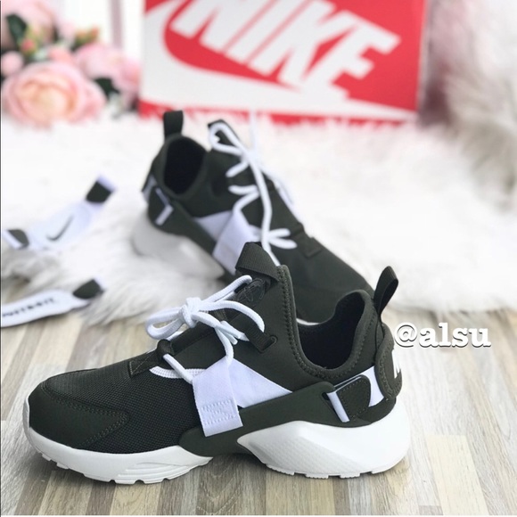 NWT Nike Air Huarache City Low Cargo Khaki WMNS. - Picture 2 of 8